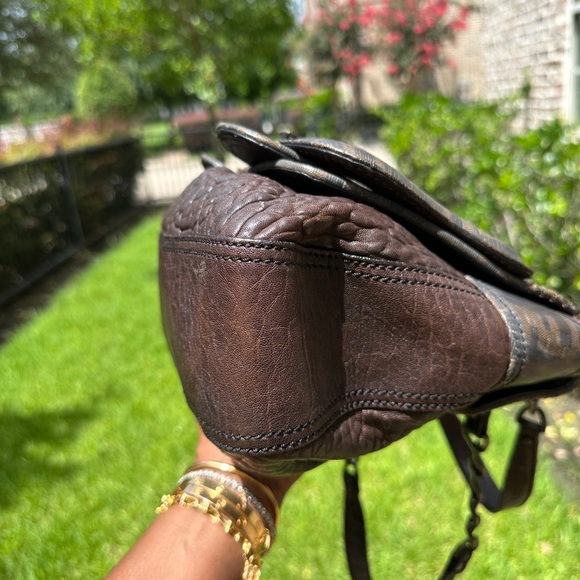 Vintage Fendi B Buckle Handbag Purchased in Paris In Good Condition - Picture 12 of 13